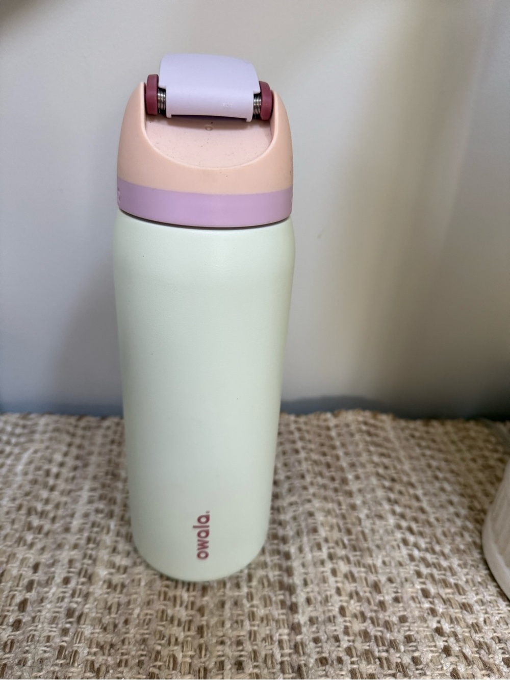 Owala 32oz Stainless Steel Free Sip Water Bottle in colorway Coastal Mist - Picture 2 of 4